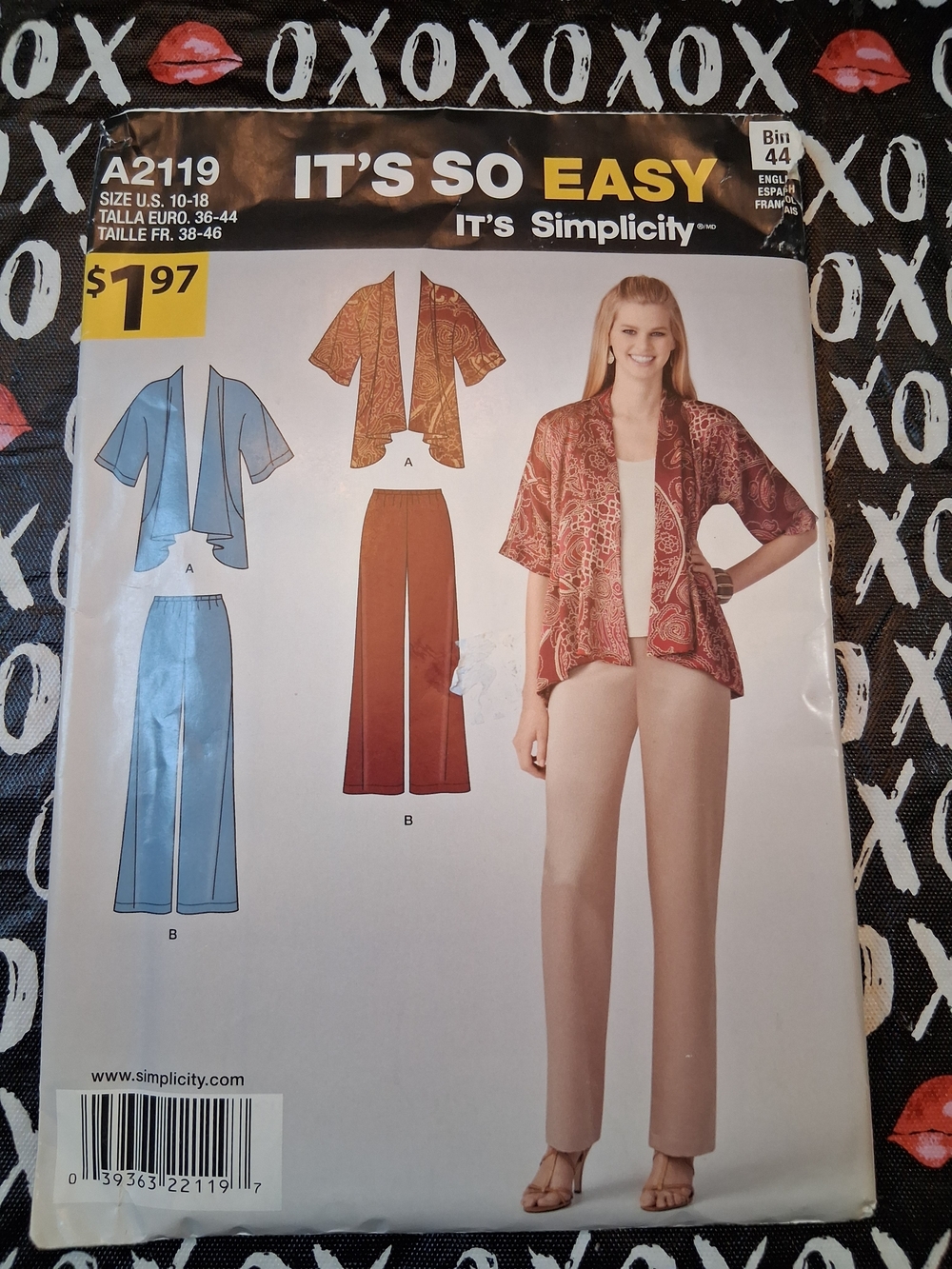 Simplicity Red Paisley Short-Sleeve Jacket with Straight Pants Pattern